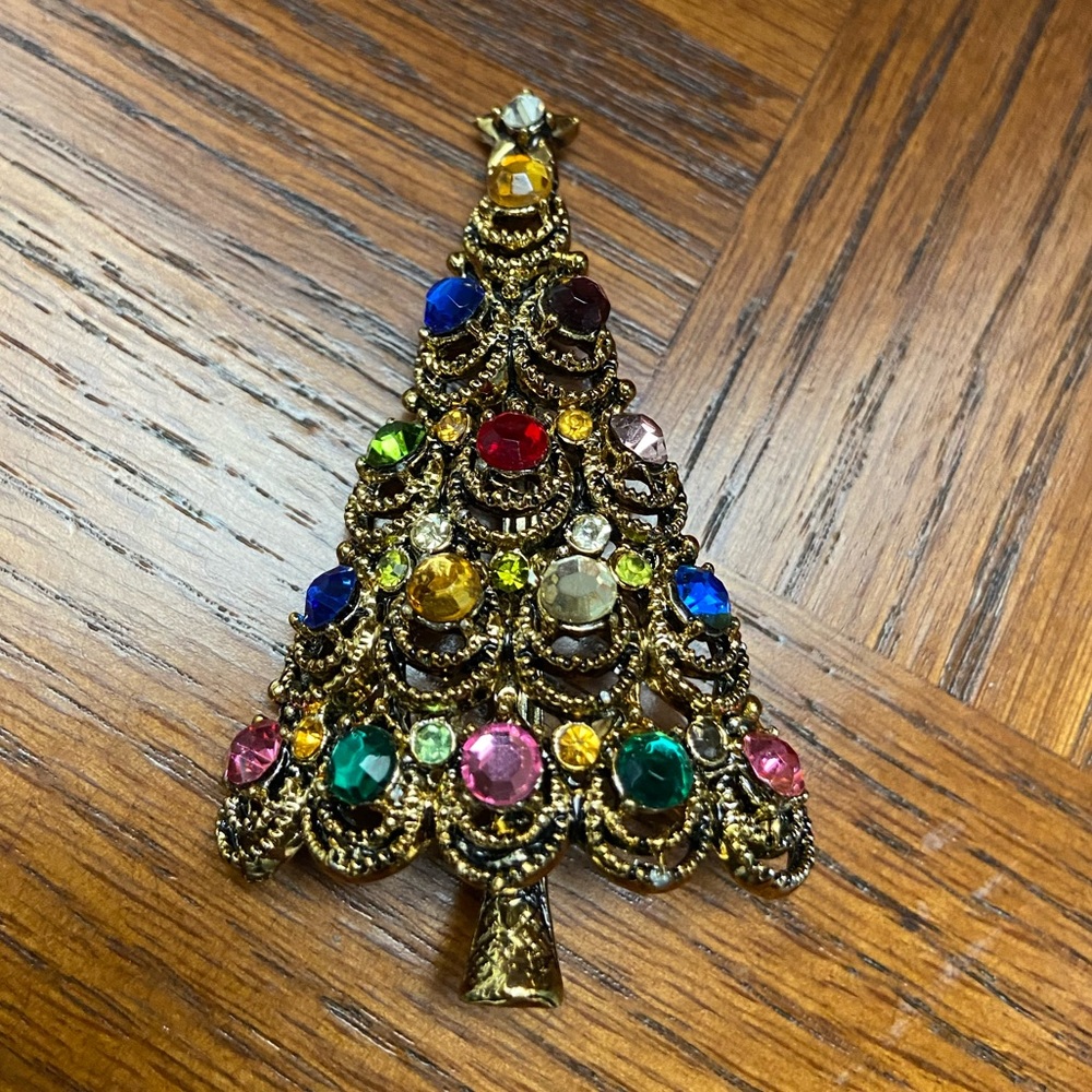 Vintage Hollycraft Christmas Tree Brooch - Picture 1 of 9